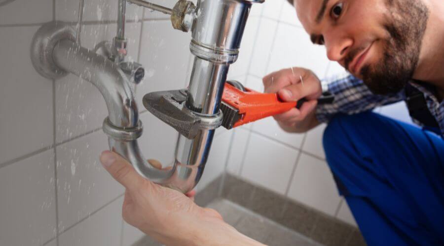 Expert burst pipe repair services in Guerra, TX